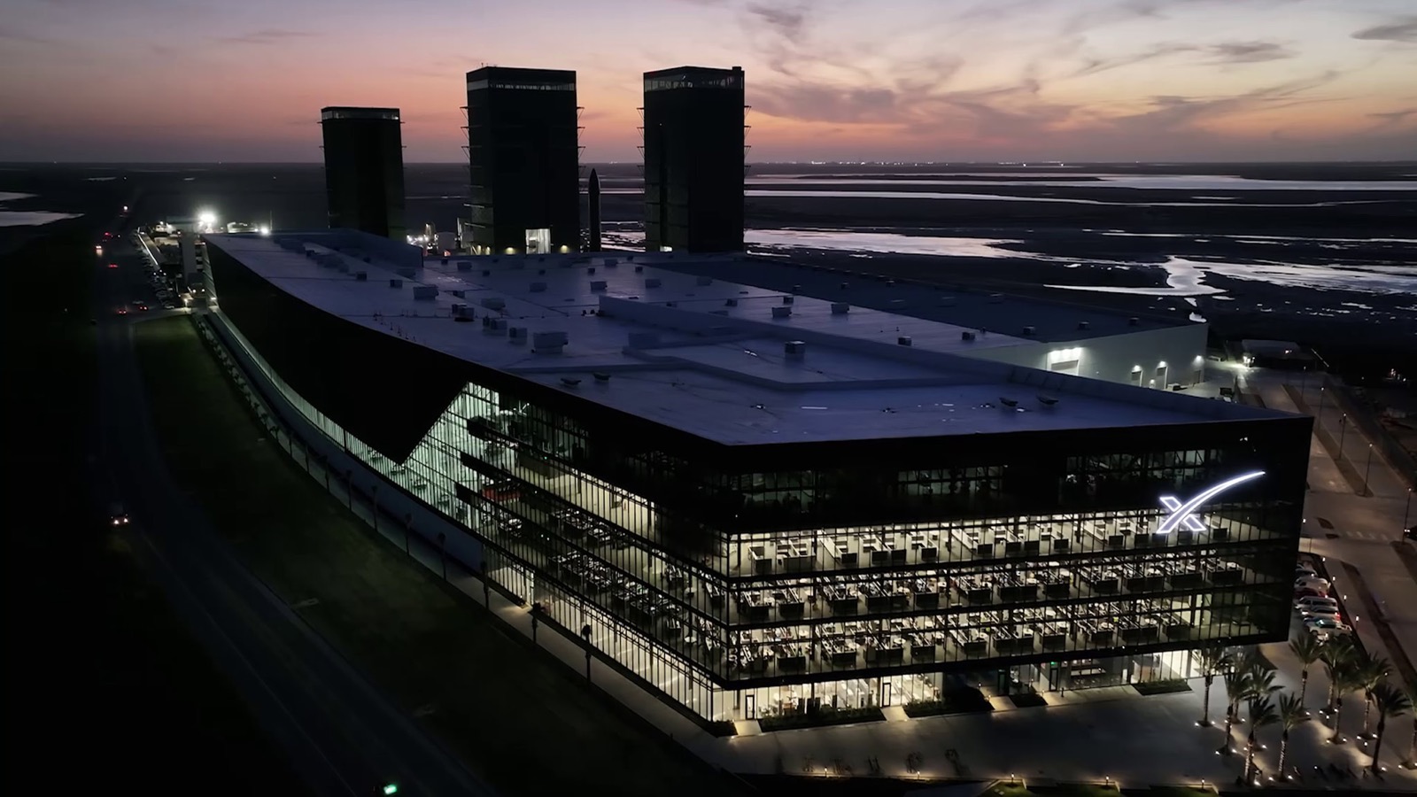 Starfactory (photo: SpaceX · Starfactory)